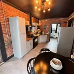 Historic, Stylish Getaway 2 Blocks From Waterfront