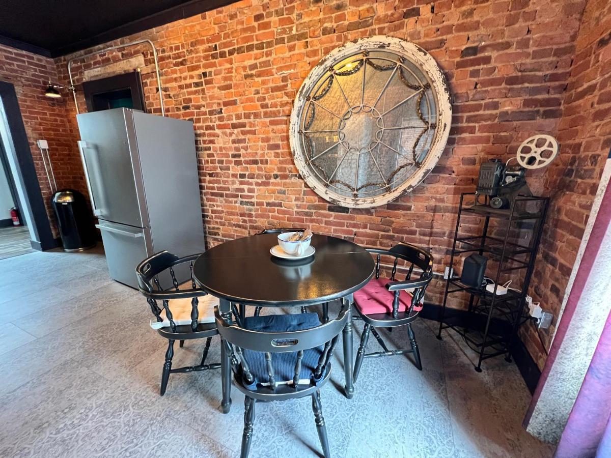Historic, Stylish Getaway 2 Blocks From Waterfront * Bellefonte
